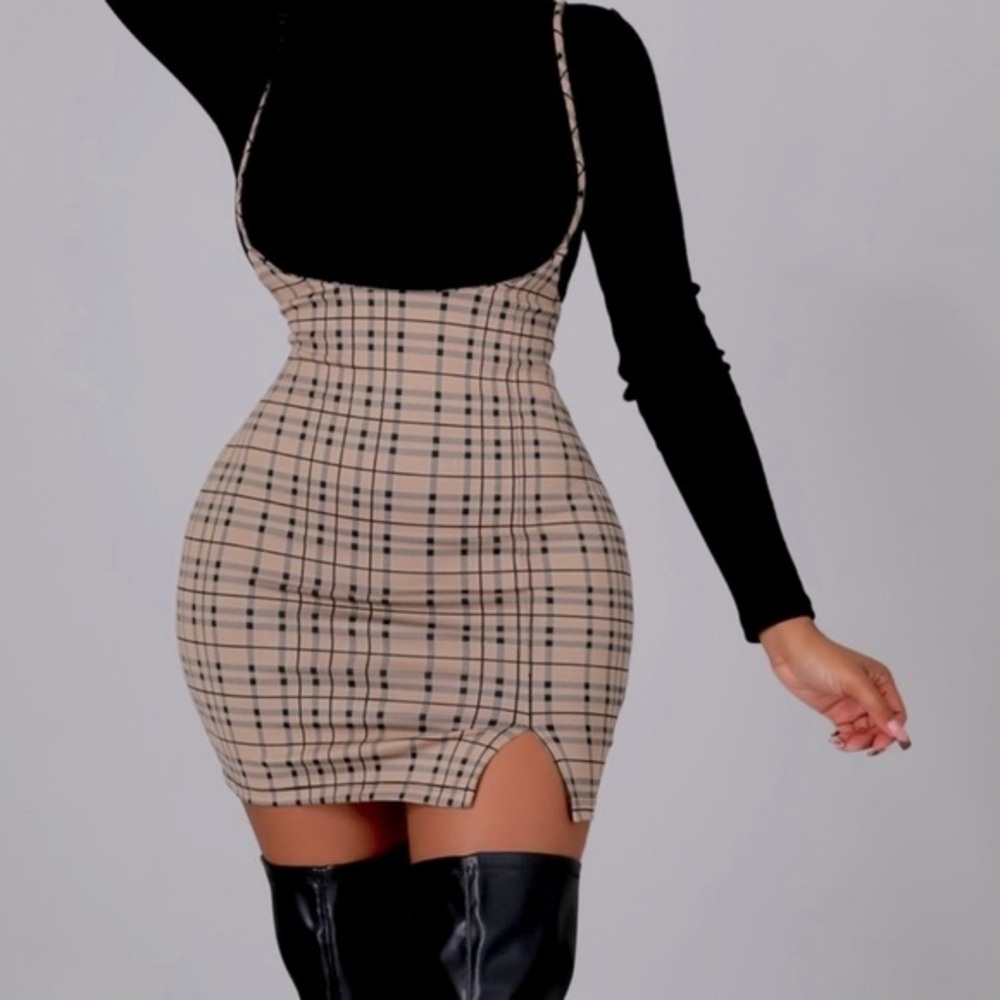 NWOT Plaid design overall style mini skirt with suspender straps  M womens